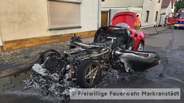 PKW - Fahrzeugbrand;