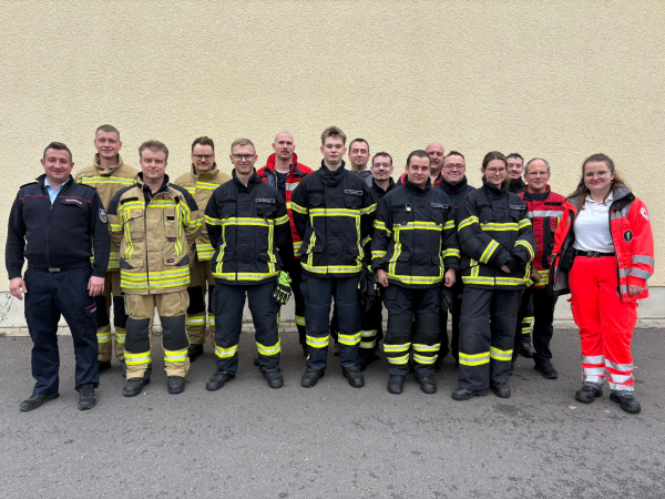 Drei Kameraden erfolgreich zum Atemschutzger&auml;tetr&auml;ger ausgebildet